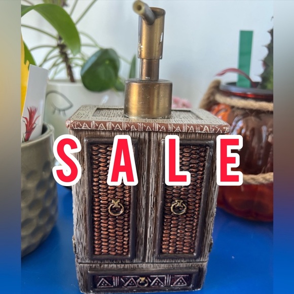Other - SOLD [Free add on] Gorgeous unique liquid soap dispenser bottle